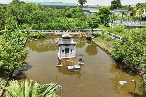 Độc đáo kiến trúc đá lăng Quận Vân