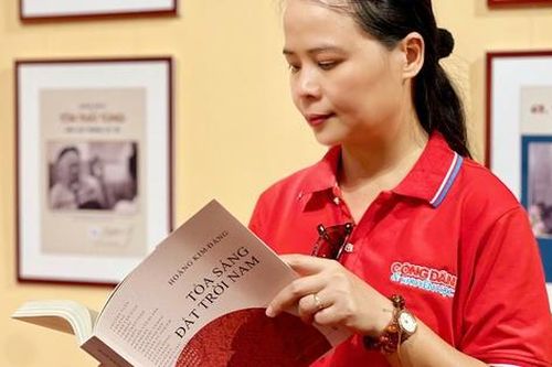 Người viết chân dung các nhà văn bằng 'bút ảnh'