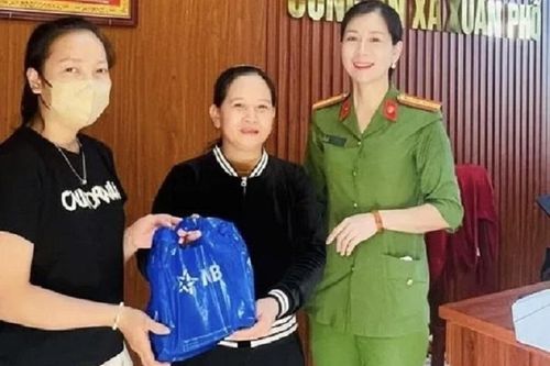 Bỗng dưng nhận được 300 triệu đồng, người phụ nữ tìm người trả lại