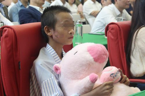 Bé gái Làng Nủ hồi phục kỳ diệu, được xuất viện sau 50 ngày điều trị