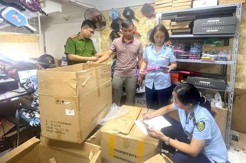 Từ việc xác minh tài khoản Facbook, cảnh sát bất ngờ phát hiện hàng nghìn sản phẩm nhập lậu, giả mạo