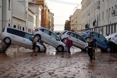 Hình ảnh gây sốc như tận thế về trận lũ quét khiến 158 người chết ở Tây Ban Nha