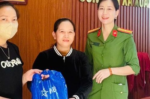 Trả lại 300 triệu đồng cho người chuyển nhầm vào tài khoản