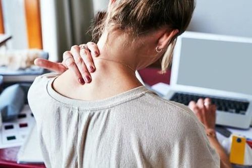 Cách ngăn ngừa đau cổ do công nghệ