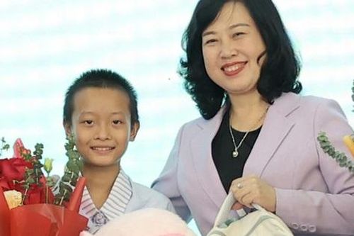 'Em bé Làng Nủ' xuất viện: 50 ngày hồi sinh thần kỳ ở Bạch Mai