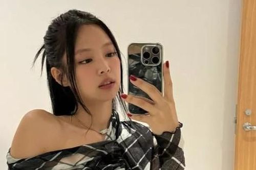 'Đu trend' nail kiểu Dark Aura ma mị giống Jennie BLACKPINK có khó không?