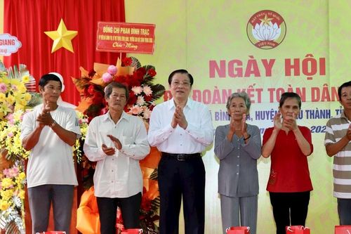 Trưởng ban Nội chính Trung ương dự Ngày hội Đại đoàn kết toàn dân tộc tại An Giang