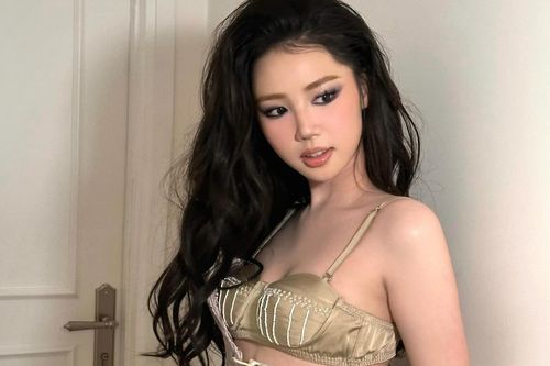 Ảnh AMEE mặc nội y gây bất ngờ