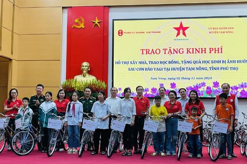 Hỗ trợ xây nhà và tặng quà cho học sinh tỉnh Phú Thọ bị ảnh hưởng bão Yagi