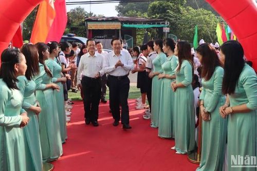 Đồng chí Phan Đình Trạc dự Ngày hội Đại đoàn kết toàn dân tộc tỉnh An Giang