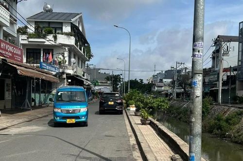 Người dân kênh Hy Vọng mong thoát cảnh sống chung với ô nhiễm