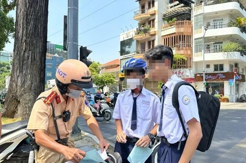 Phạt nghiêm học sinh chạy xe gắn máy phân khối lớn