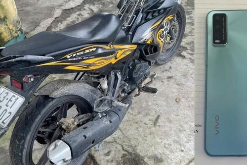 Táo tợn cướp điện thoại khi nạn nhân vừa bỏ vào hộc xe máy