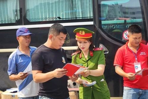 Chặn hiểm họa ma túy từ… bến xe