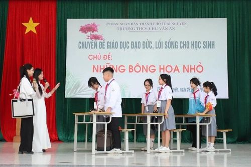 Sinh động hóa phương thức giáo dục đạo đức lối sống cho học sinh