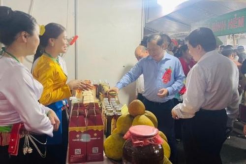 Phiên chợ vùng cao tỉnh Hòa Bình năm 2024: Đắm mình vào những ngày hội rực rỡ sắc màu
