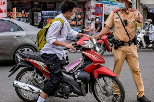 Xử lý nghiêm những hành vi có nguy cơ gây tai nạn giao thông đối với lứa tuổi học sinh
