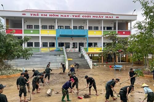 Tình quân dân nơi vùng lũ Quảng Bình