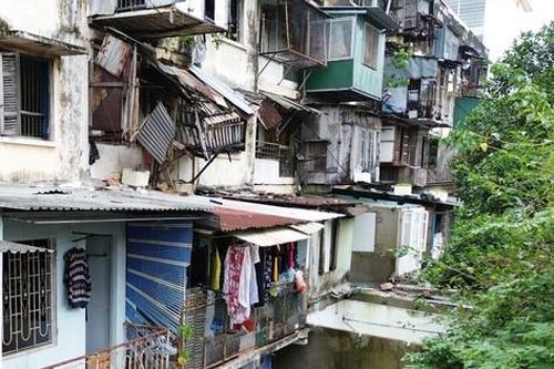 Bên trong khu chung cư 'già nua' tại Huế xuống cấp nguy hiểm đến mức nào?