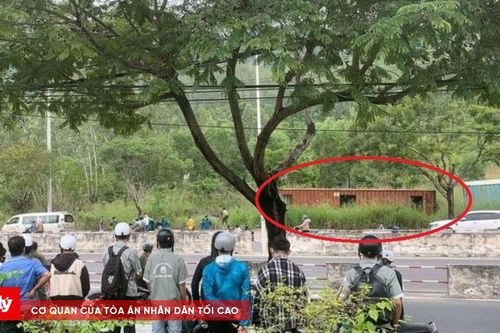 Phát hiện thi thể người đàn ông trong thùng container ven đường