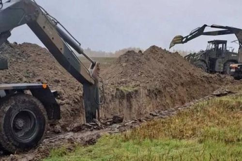 Ba Lan bắt đầu xây công sự gần biên giới Nga, từ chối gửi MiG-29 cho Ukraine