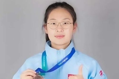 Từng trượt cấp 3, nữ sinh 19 tuổi học trung cấp vô địch thế giới kỳ thi nghề