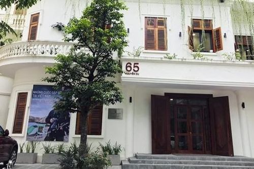 Đường Nguyễn Du phơi lụa trăng tơ