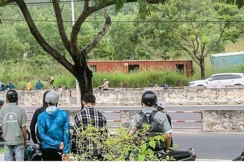 Điều tra nguyên nhân người đàn ông chết trong container bỏ hoang dưới chân núi