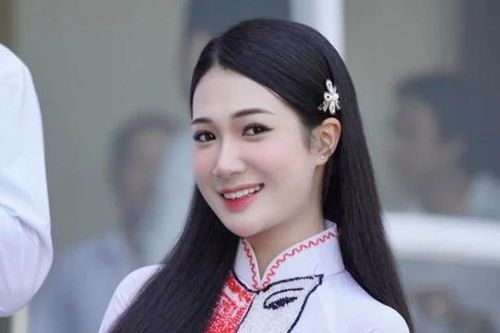 Vẻ đẹp siêu thực của hot girl kém 12 tuổi được Duy Hưng quyết liệt 'đòi cưới'