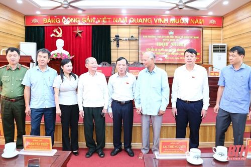Phó Bí thư Thường trực Tỉnh ủy, Trưởng Đoàn ĐBQH tỉnh Lại Thế Nguyên tiếp xúc cử tri huyện Ngọc Lặc