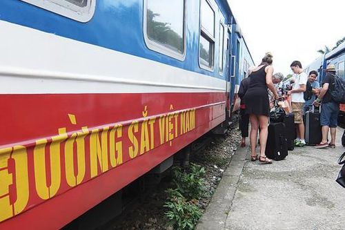 Hợp nhất hai Công ty Vận tải Đường sắt Hà Nội và Sài Gòn
