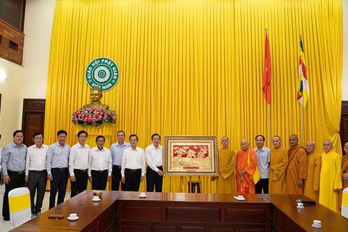 Trưởng ban Nội chính Trung ương Phan Đình Trạc thăm các dân tộc, tôn giáo trên địa bàn tỉnh An Giang