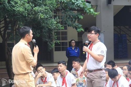 Tăng cường vận động thanh niên gương mẫu thực hiện văn hóa giao thông