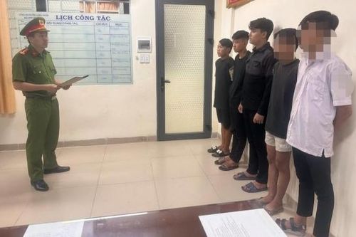 Tạm giữ hình sự nhóm đối tượng bốc đầu xe trên quốc lộ 51