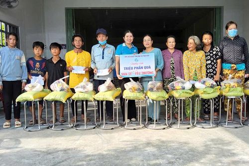Trao 70 phần quà cho hội viên, phụ nữ nghèo, có hoàn cảnh khó khăn