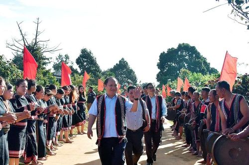Phó Bí thư Tỉnh ủy, Chủ tịch UBND tỉnh Rah Lan Chung: Đoàn kết, chung sức xây dựng làng Sao Đúp ngày càng vững mạnh toàn diện