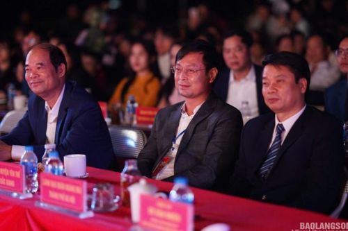Văn Lãng: Khai mạc lễ hội Hồng vành khuyên và Ngày hội văn hóa các dân tộc