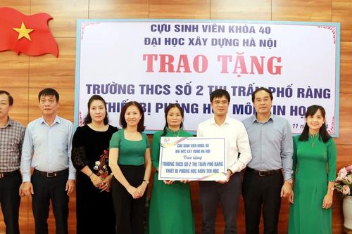 Cựu sinh viên khóa 40, Đại học Xây dựng Hà Nội trao tặng phòng máy tính, bếp ăn bán trú cho trường học vùng cao