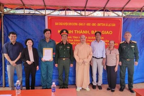 Đơn Dương: Trao nhà tình nghĩa quân - dân