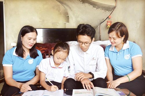 'Mẹ đỡ đầu' cùng con viết tiếp ước mơ
