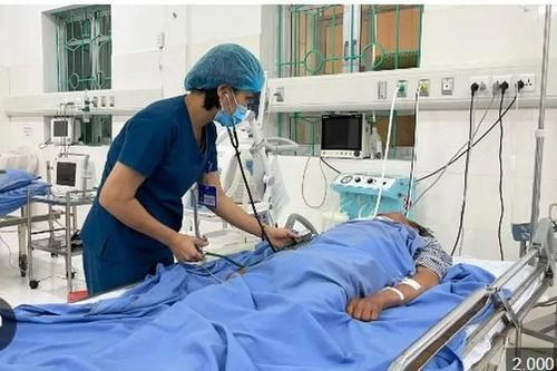 Người đàn ông ở Cẩm Khê phải cấp cứu vì uống nhầm thuốc diệt kiến