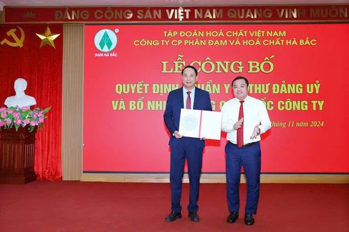 Công bố quyết định chuẩn y Bí thư Đảng ủy và bổ nhiệm Tổng giám đốc Công ty CP Phân đạm và Hóa chất Hà Bắc