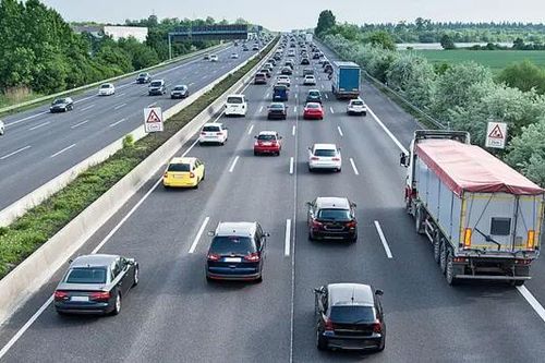 Lái xe phải nghiên cứu quy tắc giao thông trên cao tốc