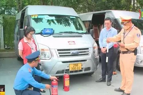 Quận Hà Đông tăng cường kiểm tra xe đưa đón học sinh