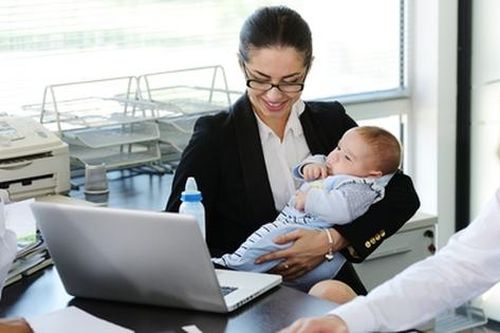 Lao động nữ đang nuôi con nhỏ có phải tăng ca không?