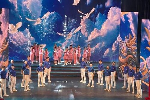 Hào hùng, xúc động đêm nhạc 'Vang mãi bài ca kết đoàn'