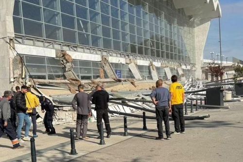 Hiện trường vụ sập mái che nhà ga ở Serbia làm chết nhiều người