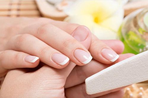 Cách chăm sóc móng tay giòn, gãy xước