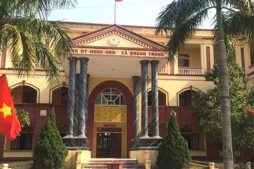 Sàm sỡ nữ cán bộ và uống rượu trong giờ làm việc, Chủ tịch UBND xã bị miễn nhiệm