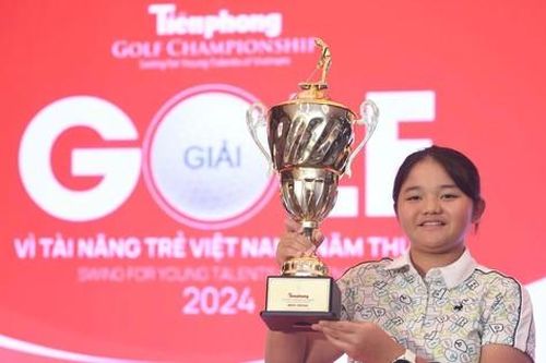 Tween 12 tuổi trở thành nhà nữ vô địch đầu tiên của Tiền Phong Golf Championship